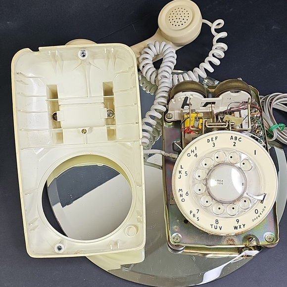 Vintage ITT Model 500 Rotary Dial Telephone Desk Phone Yellow Beige Canada - Picture 10 of 16
